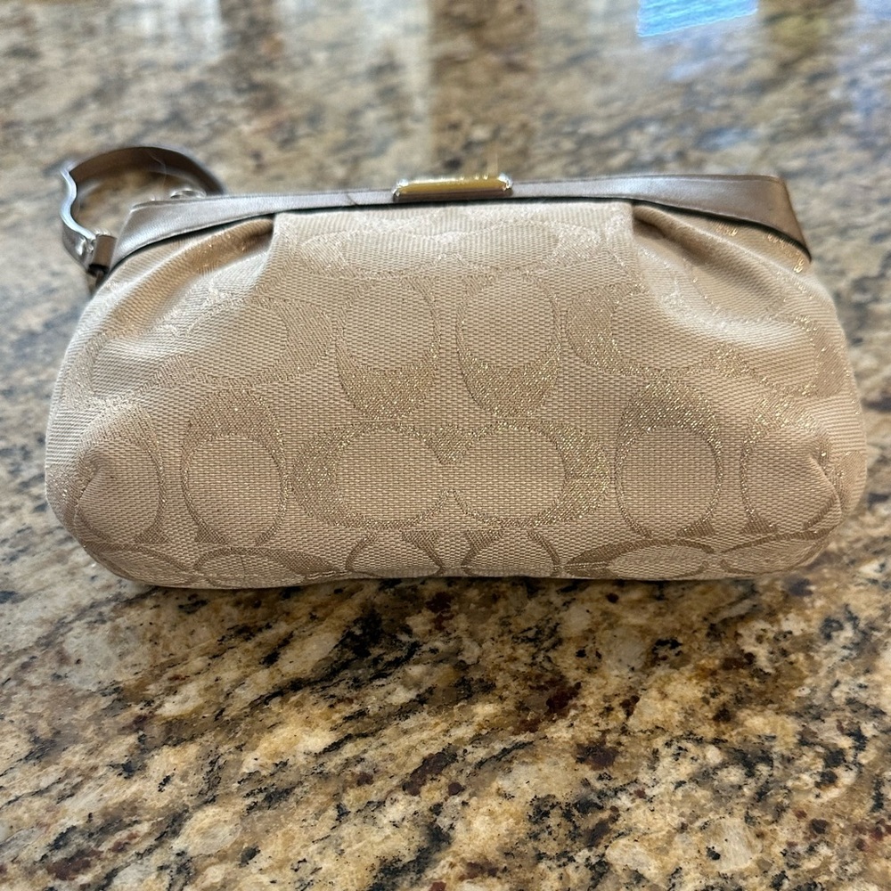 Coach Signature Pleated Wristlet in khaki and gold. EUC - Picture 4 of 12